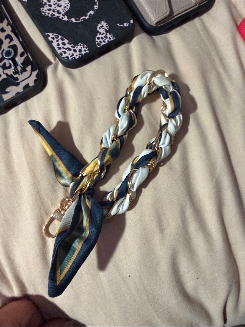 Miami chains phone scarf holder